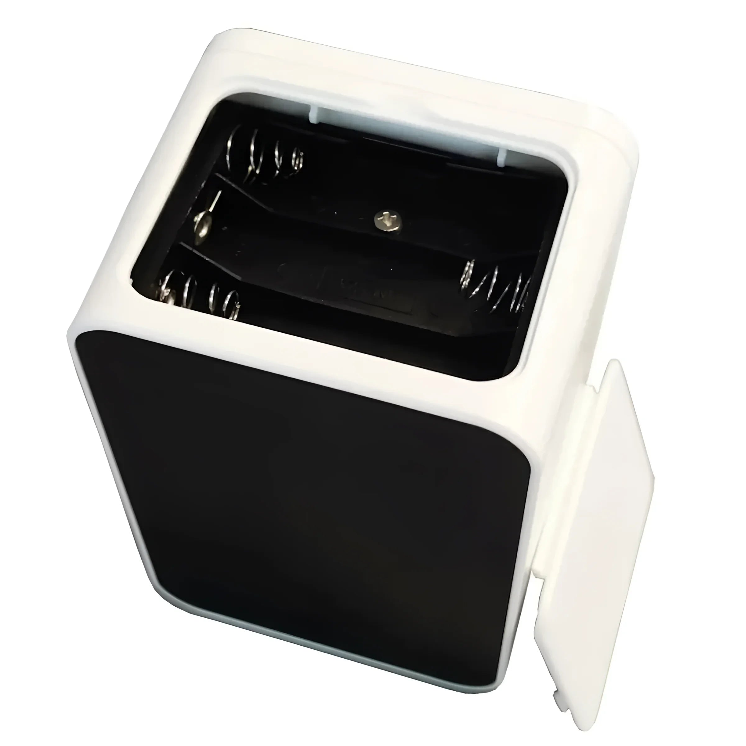Weiße, würfelförmige Rückspülfilterautomatik mit offener Batteriefach und drei Schlitzen