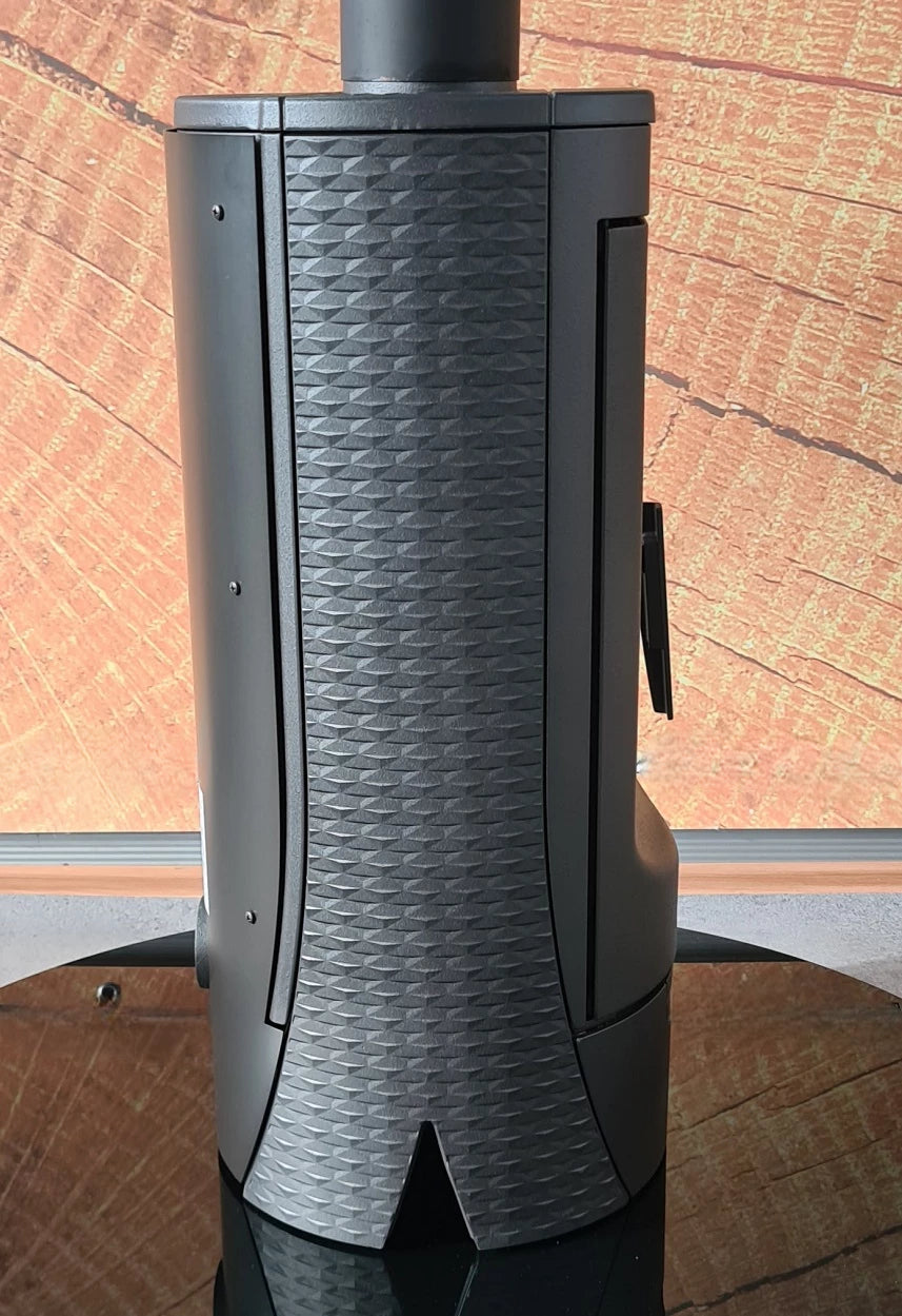 Semineu din fonta de designer Plamen Tara – independent de aerul din incapere