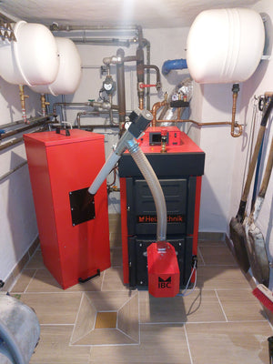 Pelletkessel IBC GK8k-öko 🔥, effiziente und umweltfreundliche Heiztechnik in rotem Design 💡.