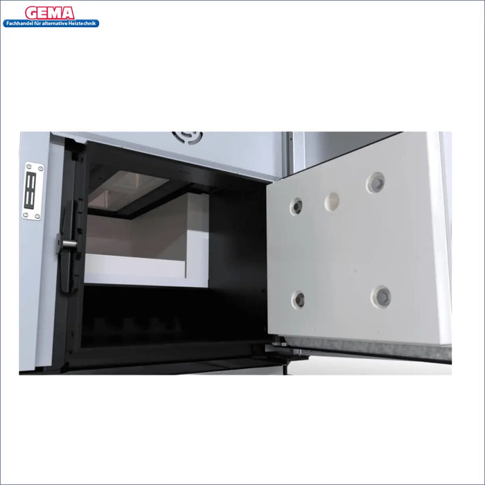 Defro Optima HG Holzvergaserkessel 19 kW: Innenansicht des Heizkessels mit Türöffnung 🚪 und modernem Design.